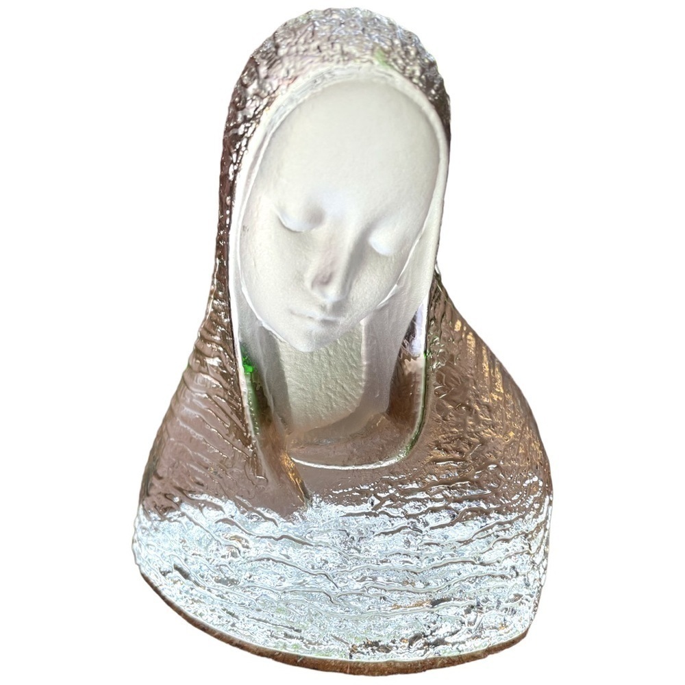 𝅺VIKING glass Madonna figure, handmade, vintage 1970’s, excellent condition